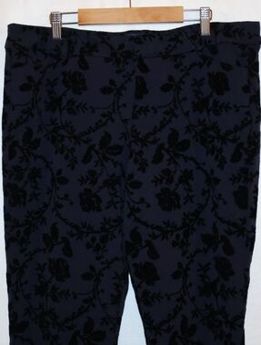 Old Navy Navy Blue Floral Pixie Slim Leg Ankle Pants. Size 14.